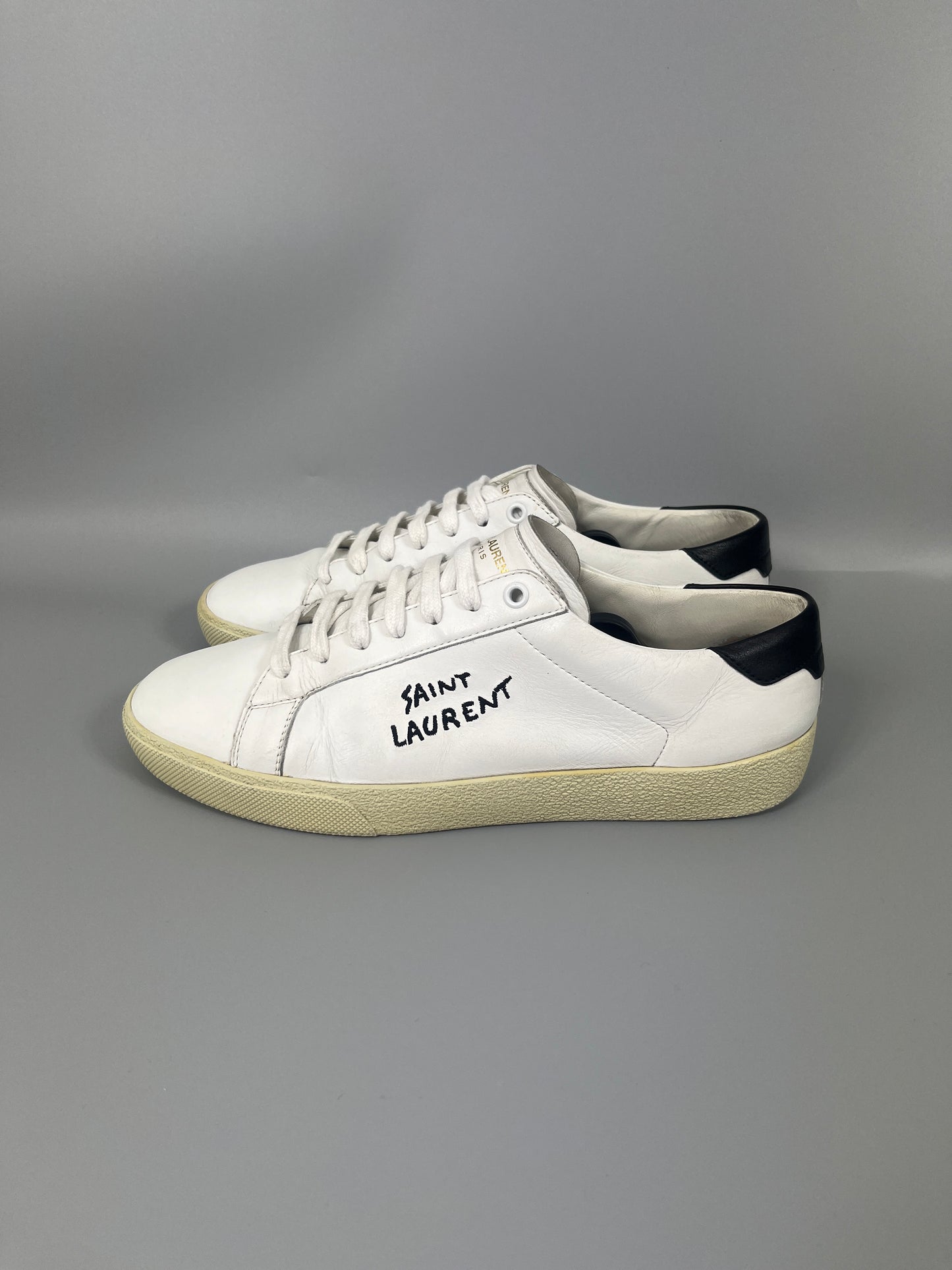 Saint Laurent SL/06 Court vita sneakers i läder, storlek 41,5 – äkta lyxiga designerskor