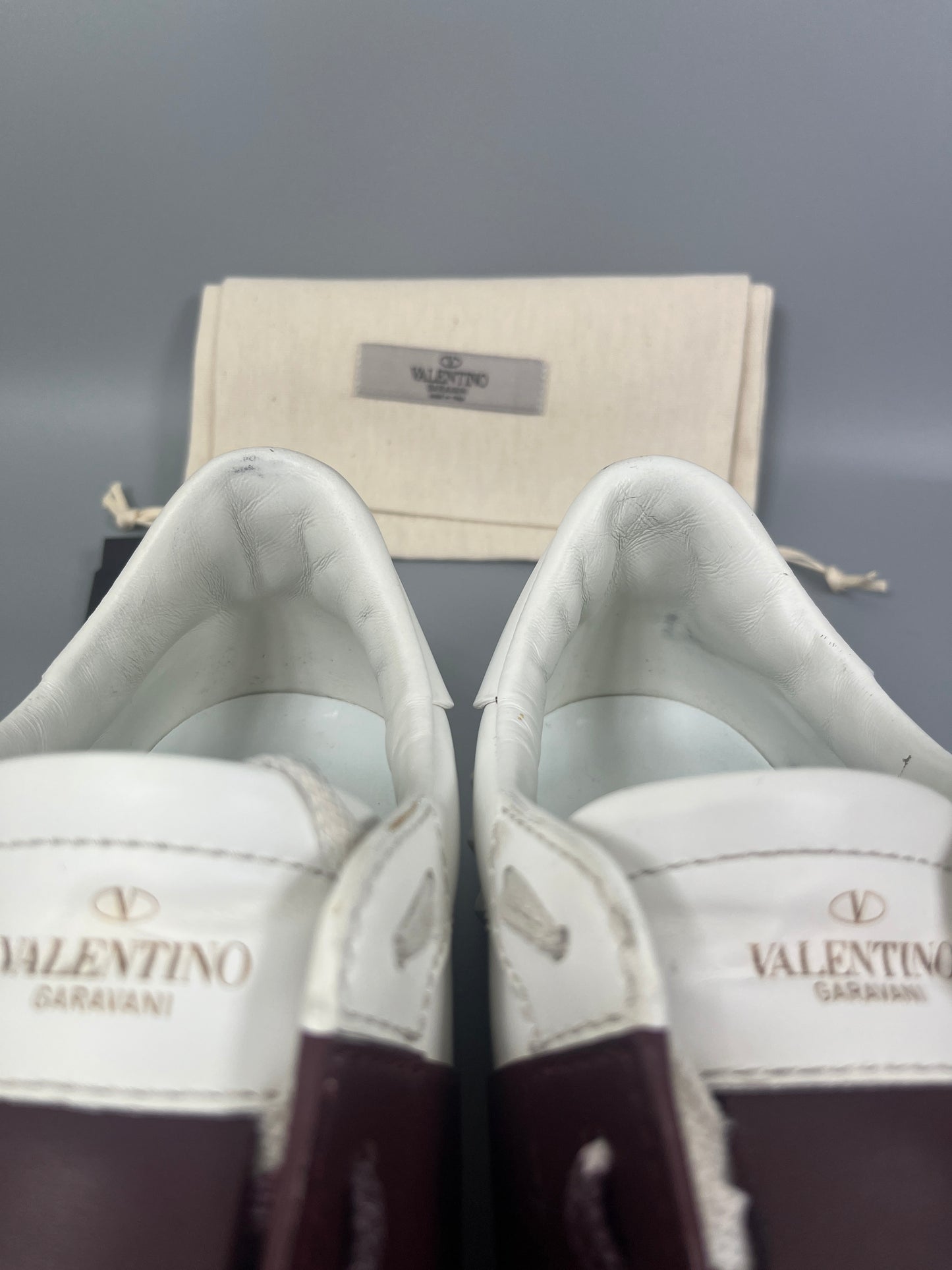Valentino Open Sneaker inuti bakhäl | The Grand Archive |
