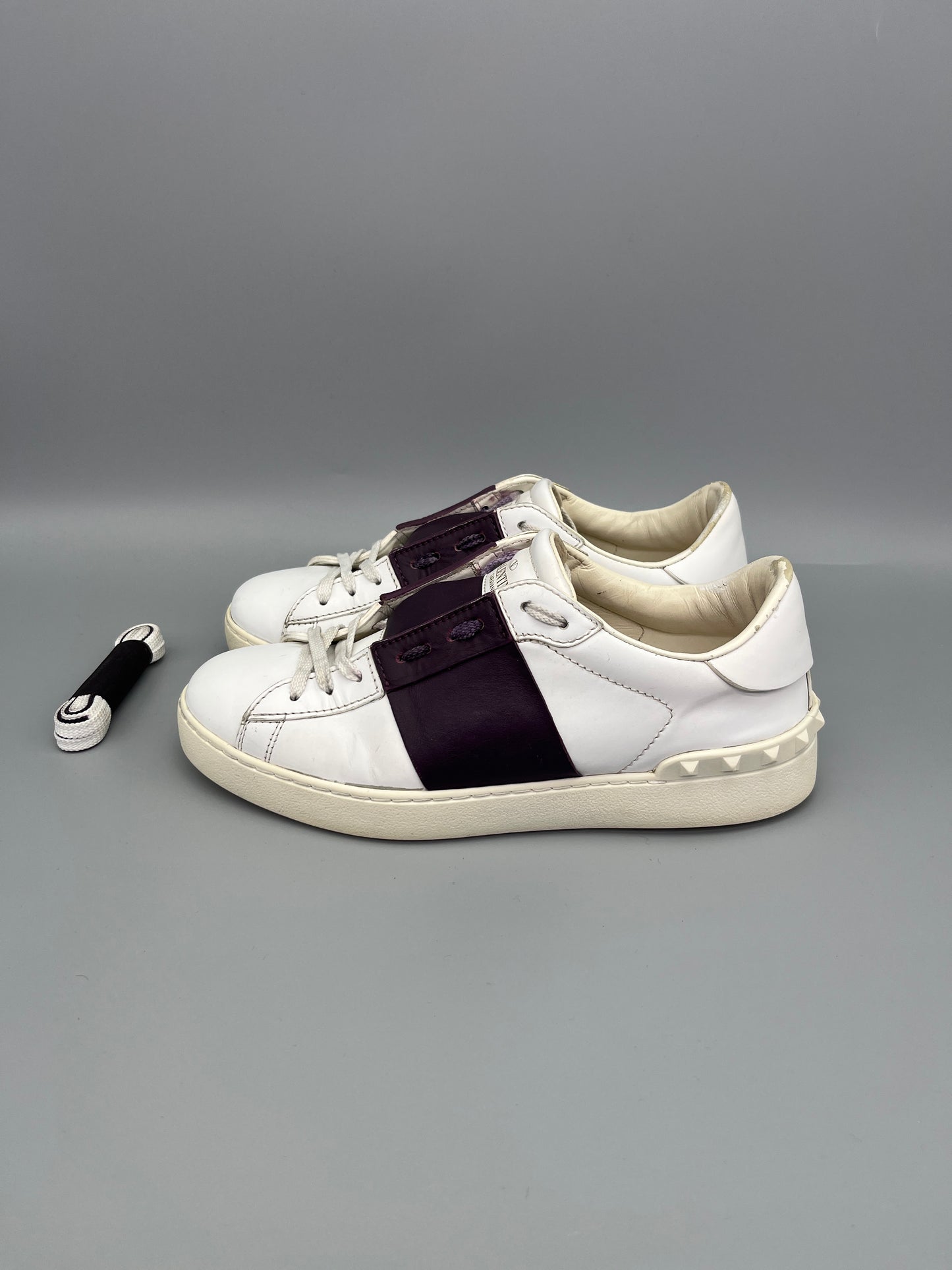 Handla Valentino Garavani Open Purple online | Smidigt och enkelt på nätet - The Grand Archive |