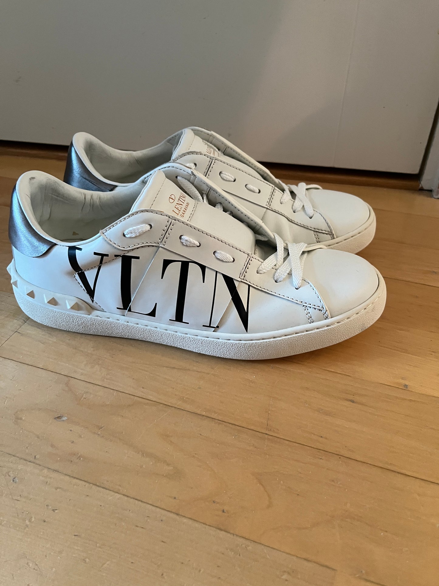 Valentino 41