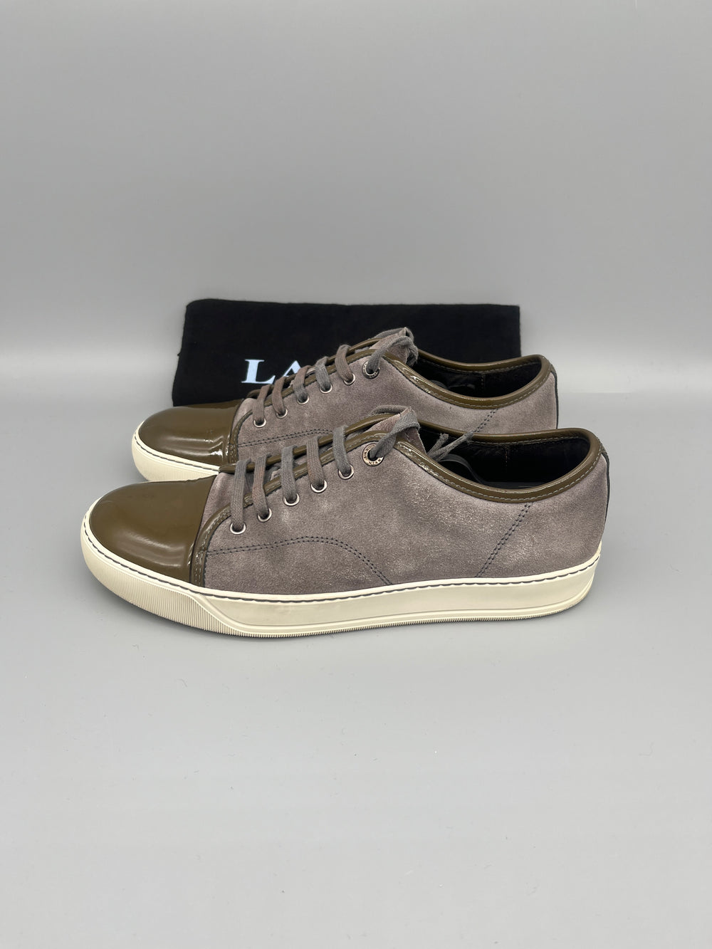 Handla Lanvin DBB1 Patent Cap Toe Grey online | Smidigt och enkelt på nätet - The Grand Archive |