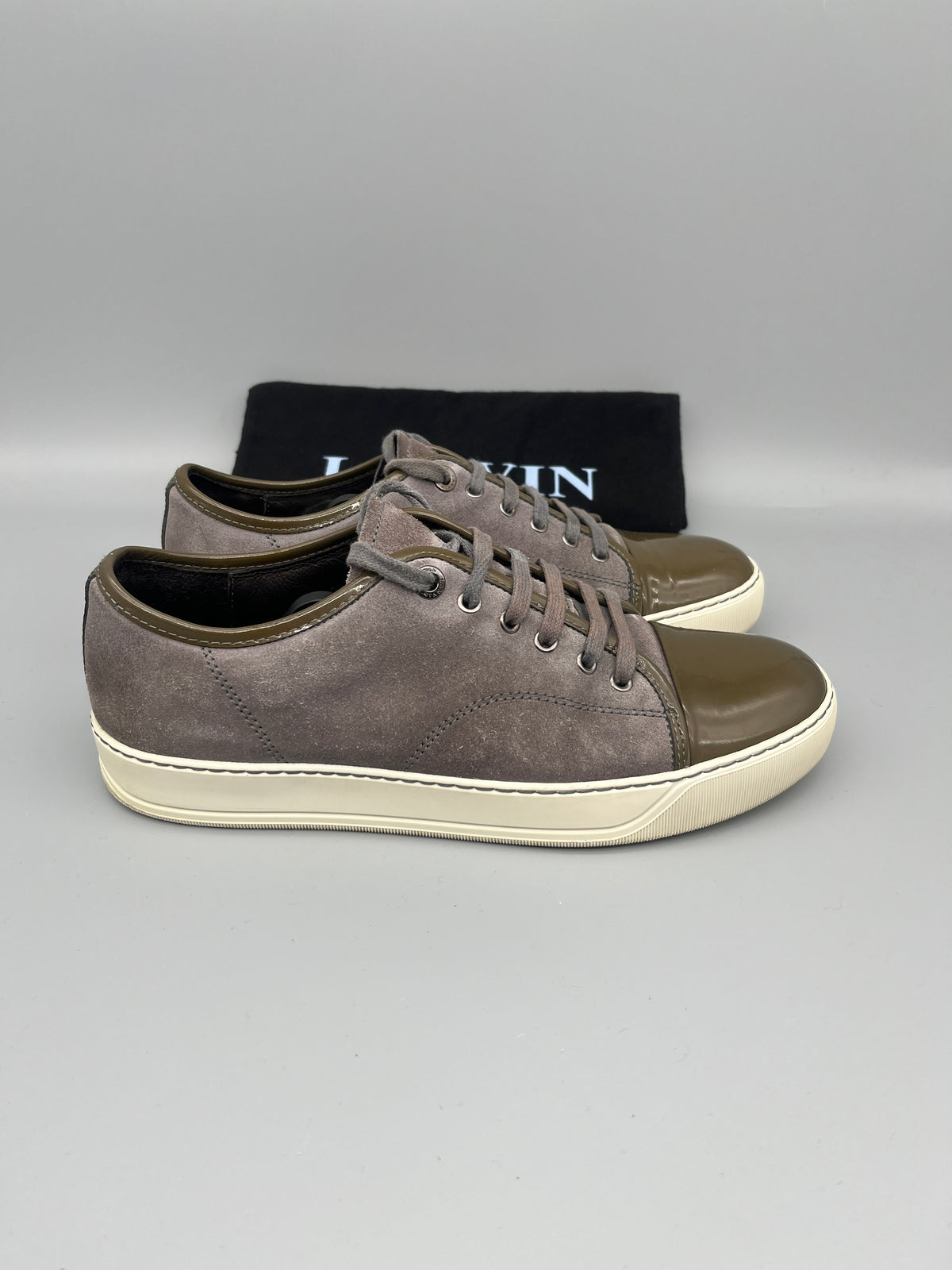 Handla Lanvin DBB1 Patent Cap Toe Grey online | Smidigt och enkelt på nätet - The Grand Archive |