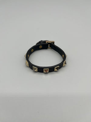 Handla Valentino Garavani Rockstud Bracelet online | Smidigt och enkelt på nätet - The Grand Archive |