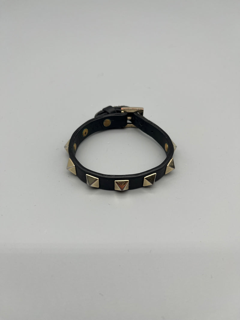 Handla Valentino Garavani Rockstud Bracelet online | Smidigt och enkelt på nätet - The Grand Archive |