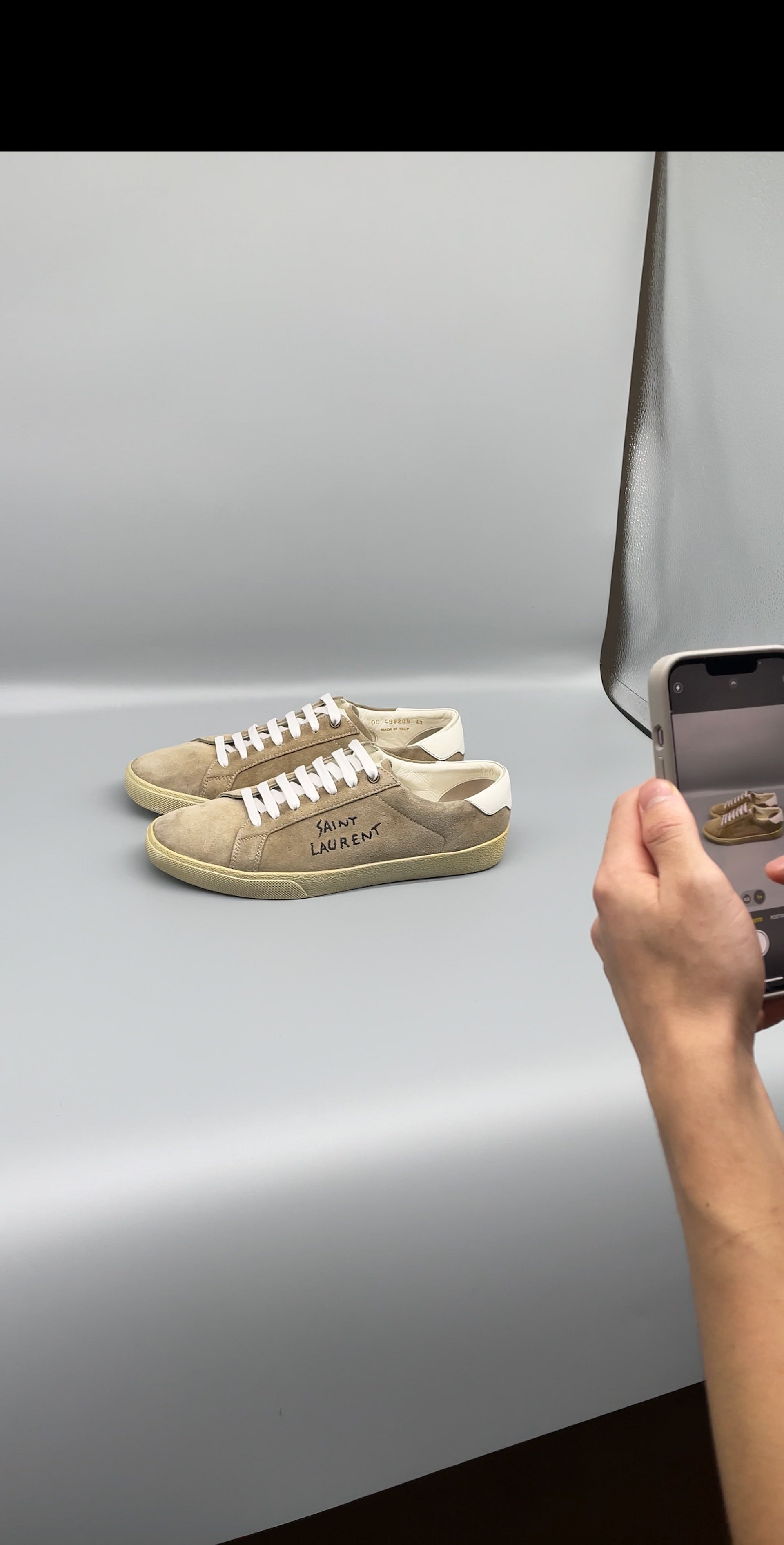 Handla Saint Laurent, Lanvin, Valentino, Louboutin & många fler online på vår hemsida | Smidigt och enkelt på nätet - The Grand Archive |