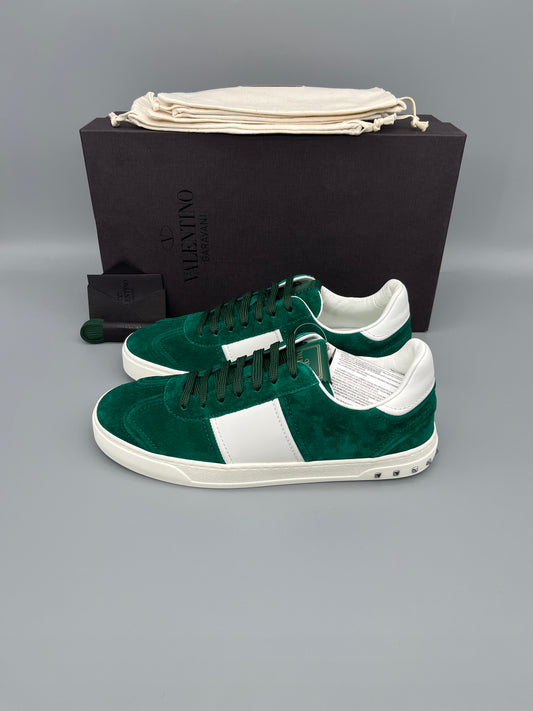 Valentino Garavani Flycrew sneakers i grön mocka, storlek 41 – äkta designerskor