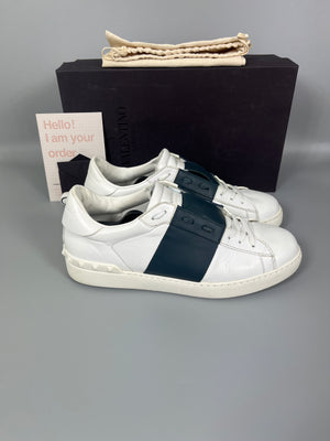 Handla Valentino Garavani Open White Marine online | Smidigt och enkelt på nätet - The Grand Archive AB |
