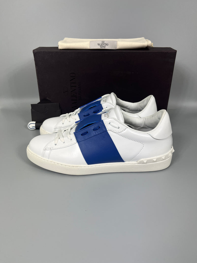 Handla Valentino Garavani Open White Blue online | Smidigt och enkelt på nätet - The Grand Archive |