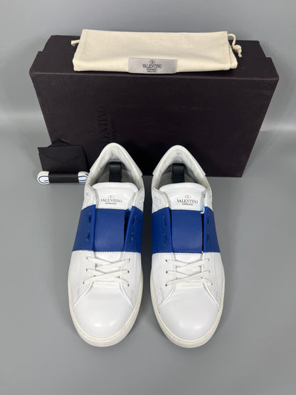 Handla Valentino Garavani Open White Blue online | Smidigt och enkelt på nätet - The Grand Archive |