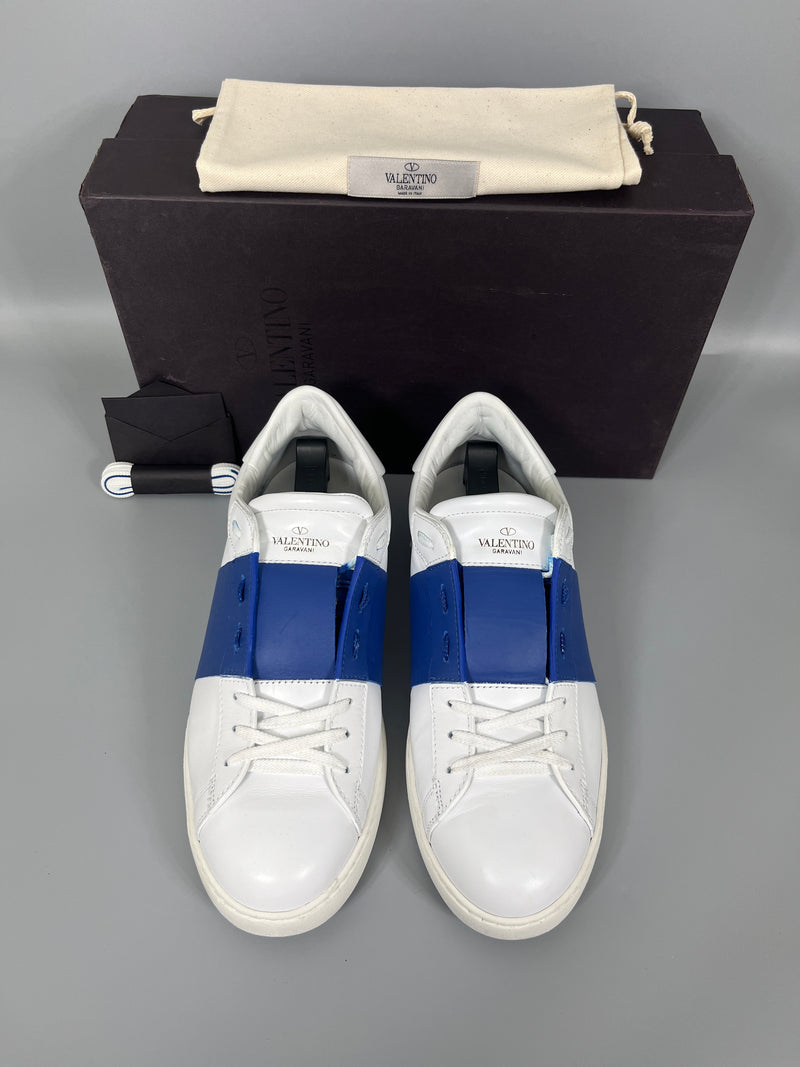 Handla Valentino Garavani Open White Blue online | Smidigt och enkelt på nätet - The Grand Archive |