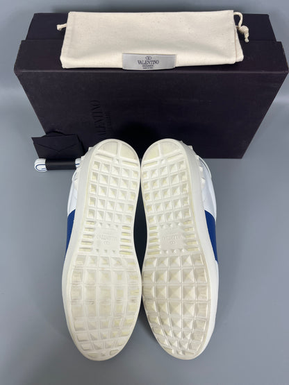 Handla Valentino Garavani Open White Blue online | Smidigt och enkelt på nätet - The Grand Archive |