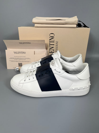 Handla Valentino Garavani Open White Marine online | Smidigt och enkelt på nätet - The Grand Archive |