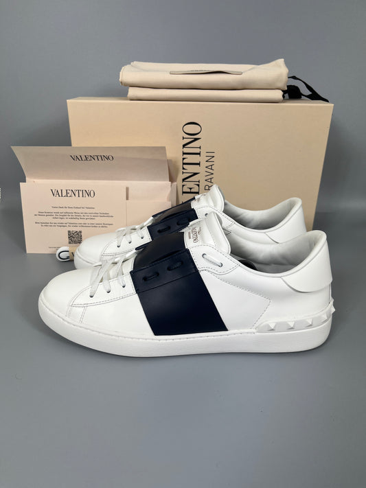Handla Valentino Garavani Open White Marine online | Smidigt och enkelt på nätet - The Grand Archive |