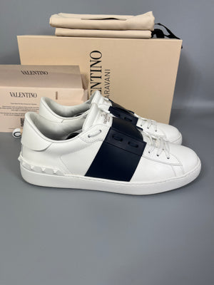 Handla Valentino Garavani Open White Marine online | Smidigt och enkelt på nätet - The Grand Archive |
