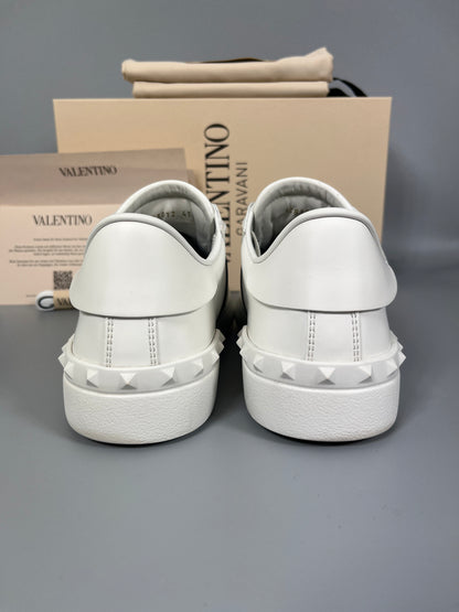 Handla Valentino Garavani Open White Marine online | Smidigt och enkelt på nätet - The Grand Archive |
