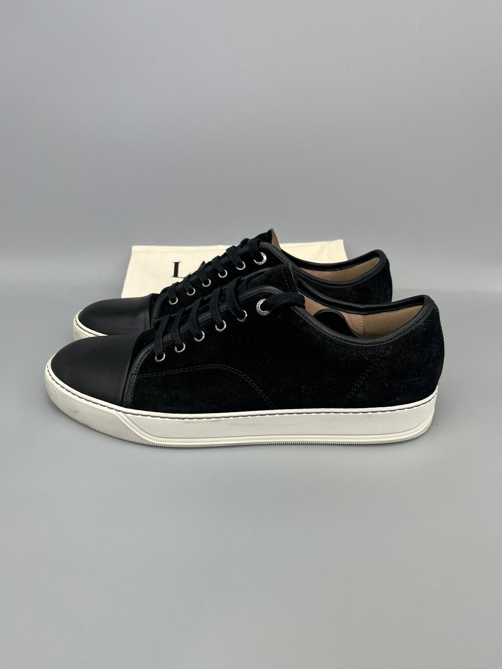 Handla Lanvin DBB1 Nappa Cap Toe Black online | Smidigt och enkelt på nätet - The Grand Archive |