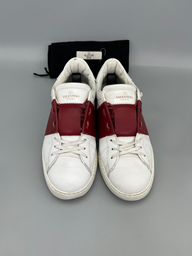 Handla Valentino Garavani Open White Red online | Smidigt och enkelt på nätet - The Grand Archive |