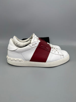 Handla Valentino Garavani Open White Red online | Smidigt och enkelt på nätet - The Grand Archive |