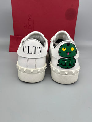 Handla Valentino Garavani Open White Black online | Smidigt och enkelt på nätet - The Grand Archive |