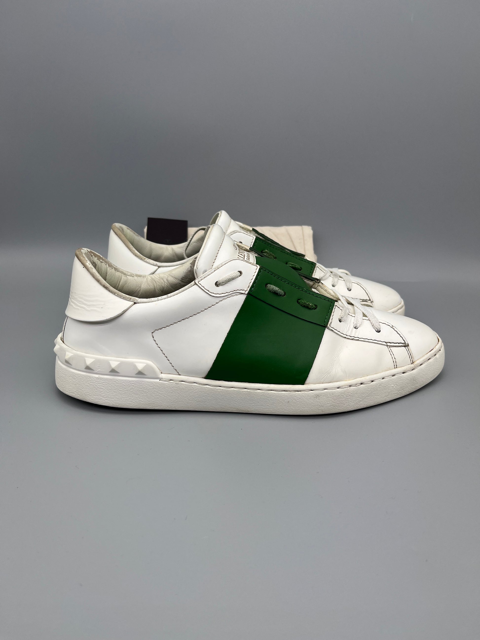 Handla Valentino Garavani Open Green online | Smidigt och enkelt på nätet - The Grand Archive |