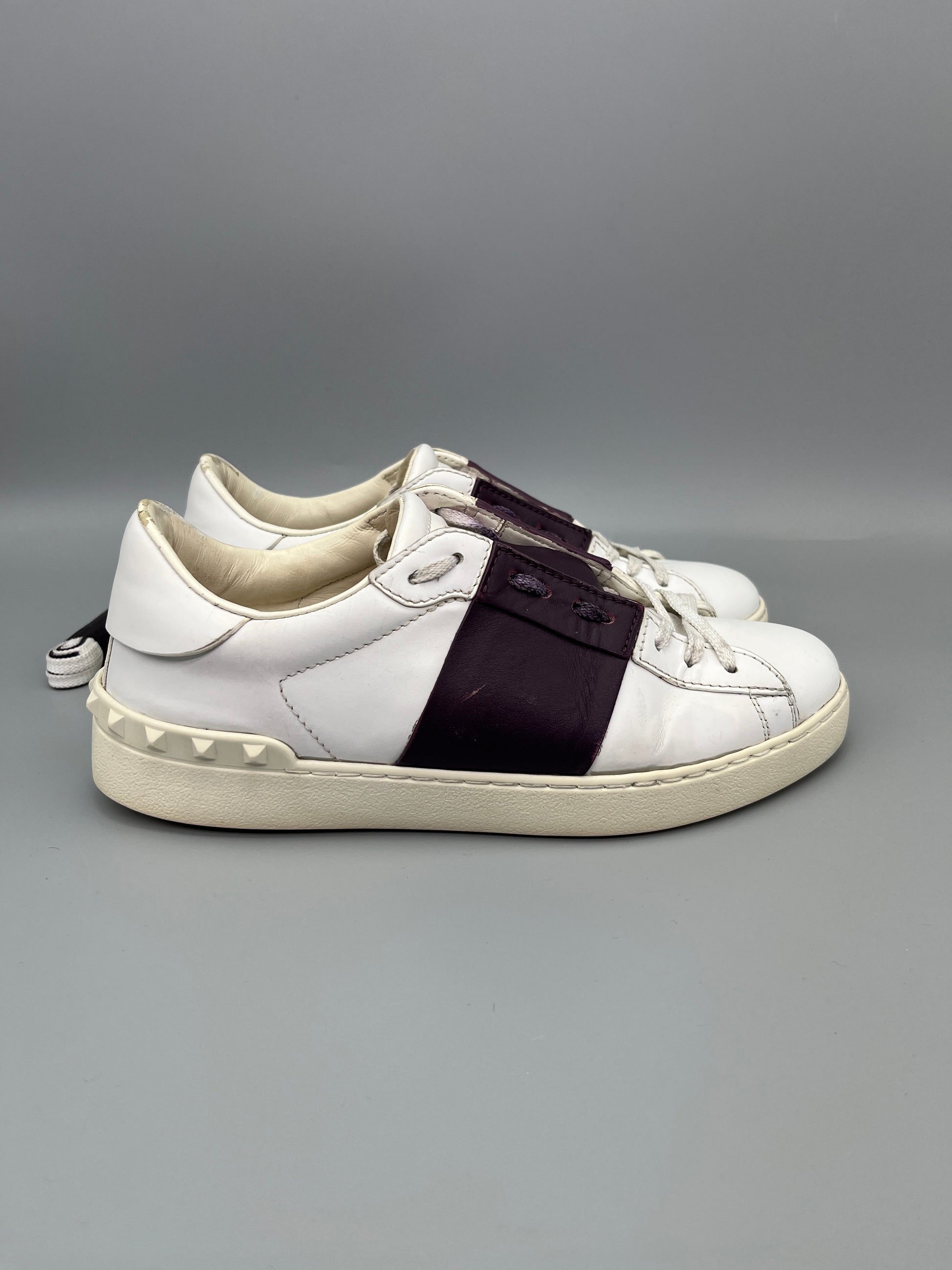 Handla Valentino Garavani Open Purple online | Smidigt och enkelt på nätet - The Grand Archive |
