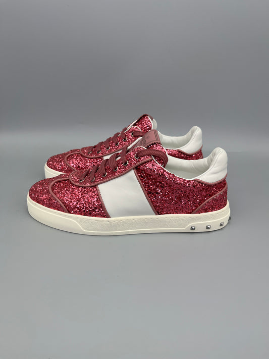 Handla Valentino Garavani Flycrew Pink Glitter online | Smidigt och enkelt på nätet - The Grand Archive |