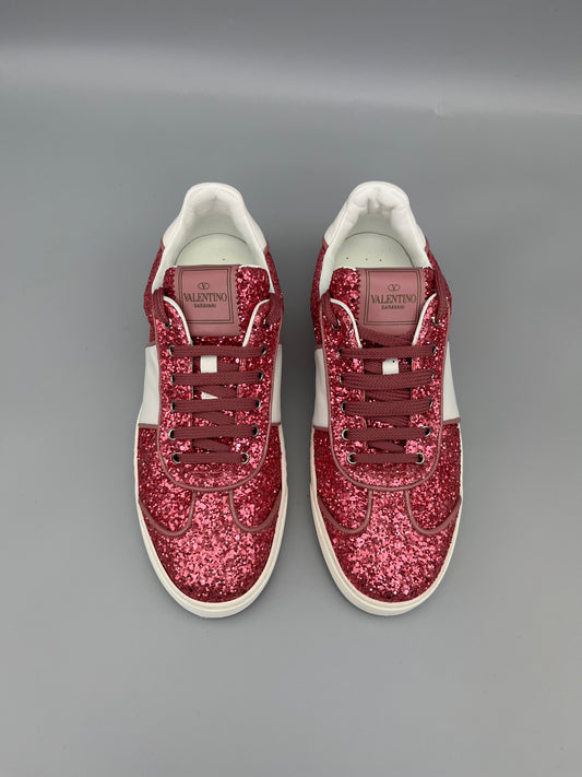 Handla Valentino Garavani Flycrew Pink Glitter online | Smidigt och enkelt på nätet - The Grand Archive |