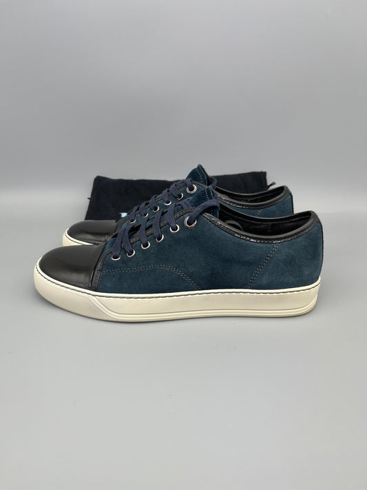 Handla Lanvin DBB1 Blue Patent Cap Toe online | Smidigt och enkelt på nätet - The Grand Archive |