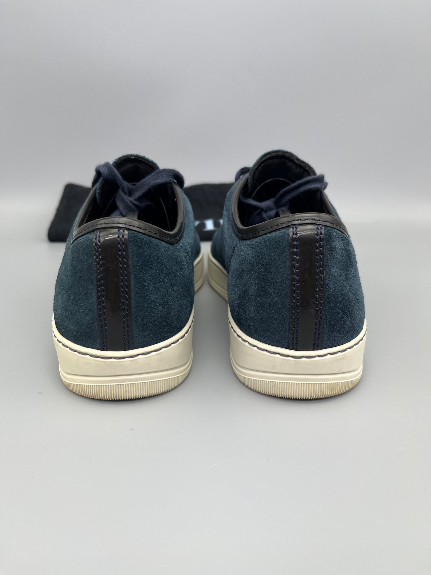 Handla Lanvin DBB1 Blue Patent Cap Toe online | Smidigt och enkelt på nätet - The Grand Archive |