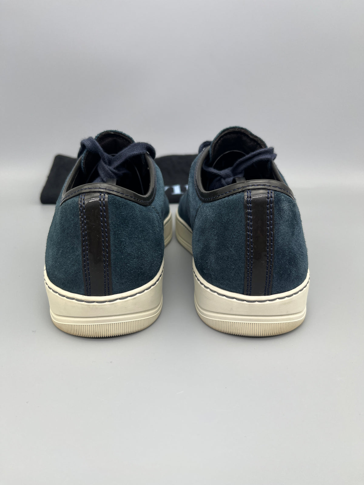 Handla Lanvin DBB1 Blue Patent Cap Toe online | Smidigt och enkelt på nätet - The Grand Archive |