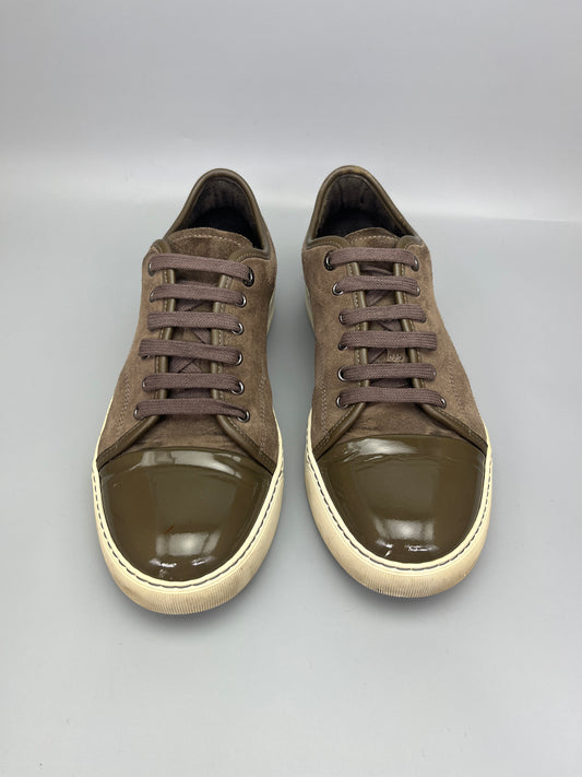 Handla Lanvin Dbb1 Patent Cap Toe Sneaker online | Smidigt och enkelt på nätet - The Grand Archive |