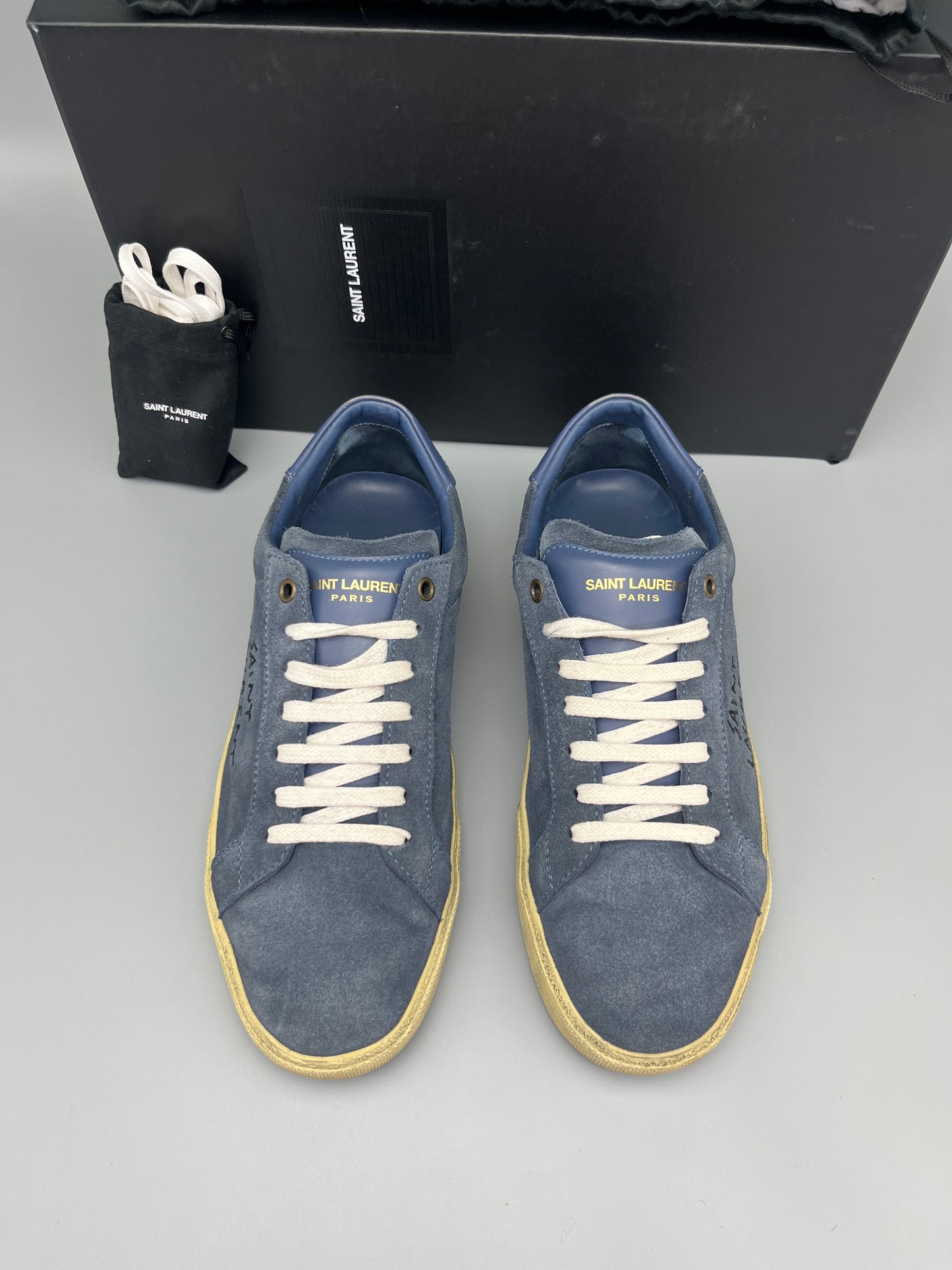Handla Saint Laurent SL/06 Sneaker online | Smidigt och enkelt på nätet - The Grand Archive |