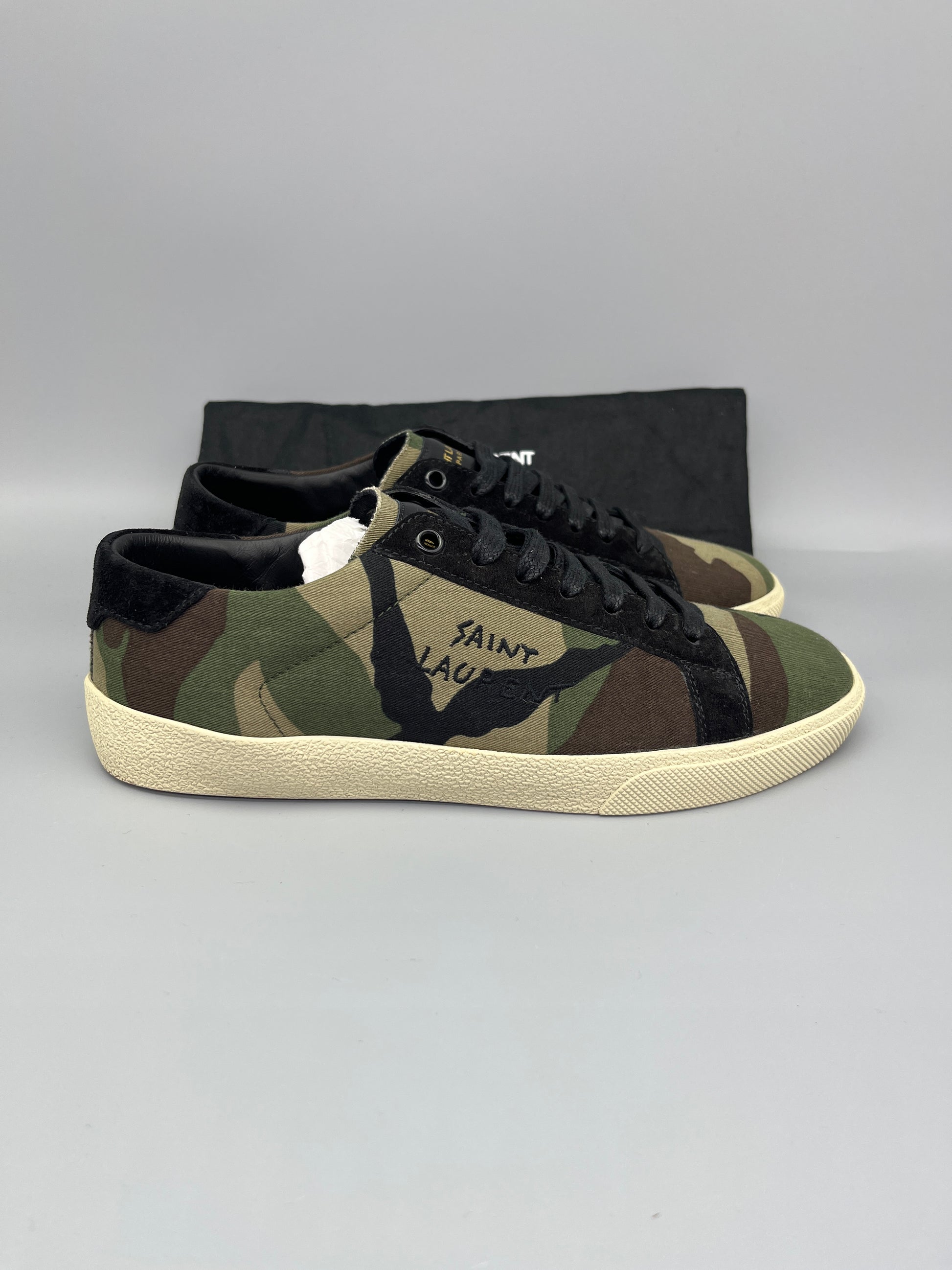 Handla Saint Laurent SL/06 Sneaker online | Smidigt och enkelt på nätet - The Grand Archive |