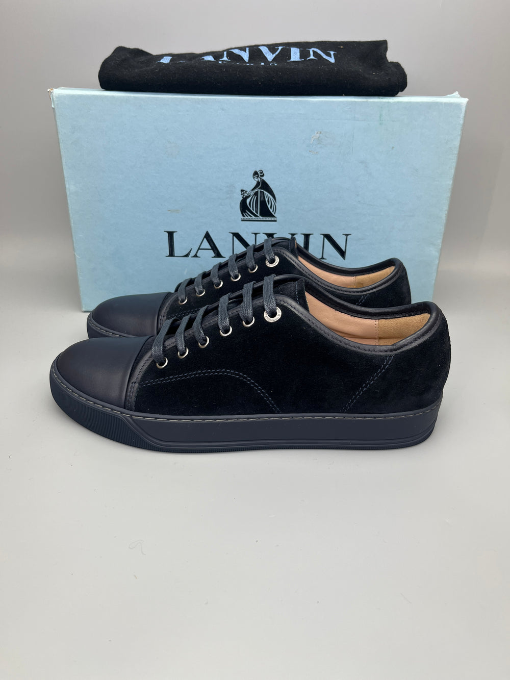 Handla Lanvin Dbb1 Nappa Cap Toe Sneaker online | Smidigt och enkelt på nätet - The Grand Archive |