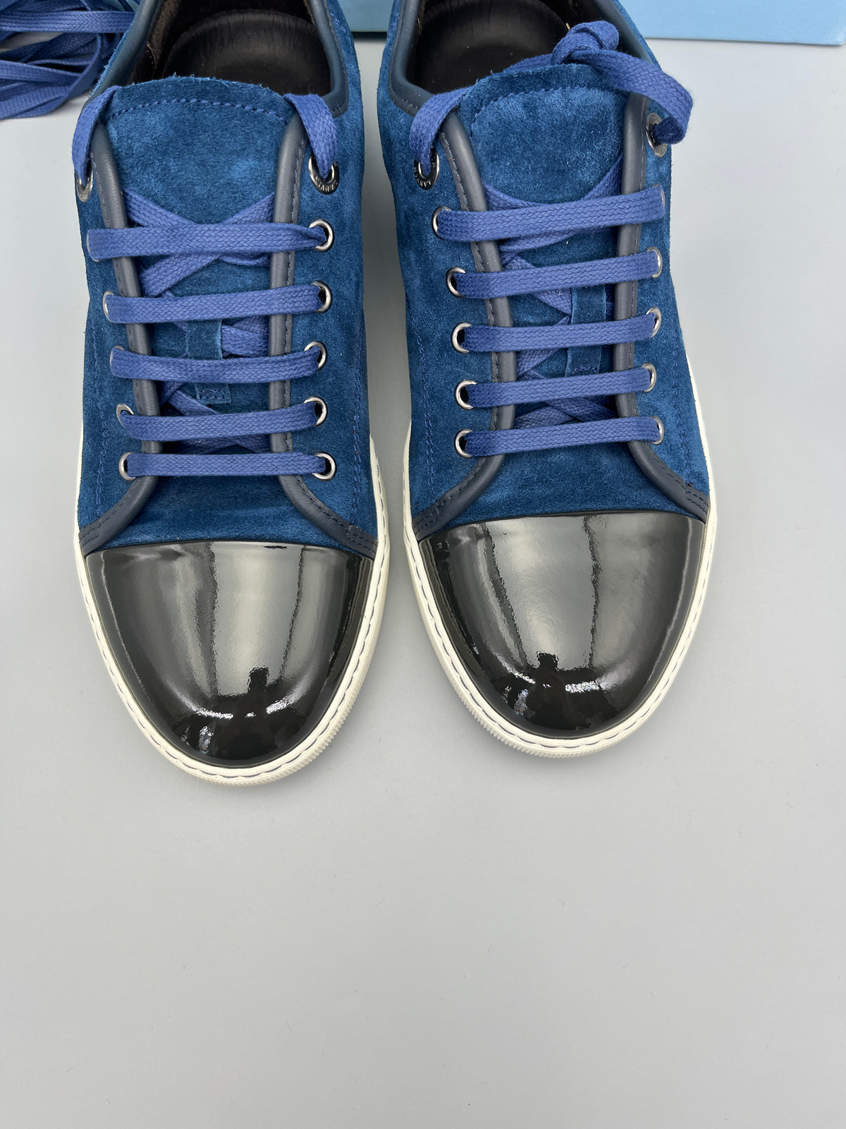 Handla Lanvin DBB1 Patent Cap Toe Blue online | Smidigt och enkelt på nätet - The Grand Archive |