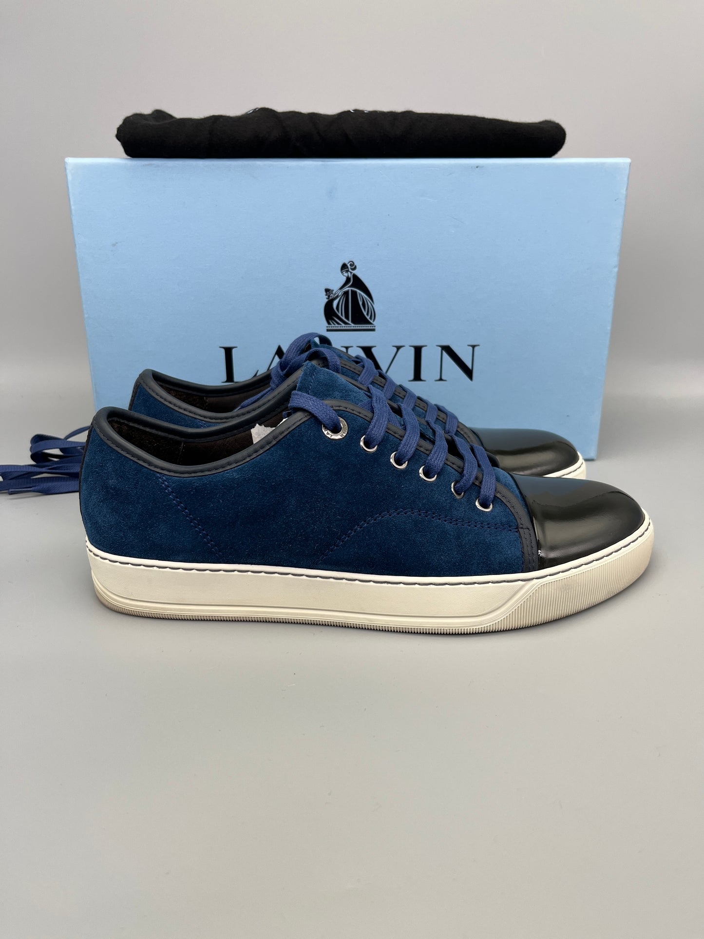 Handla Lanvin DBB1 Patent Cap Toe Blue online | Smidigt och enkelt på nätet - The Grand Archive |