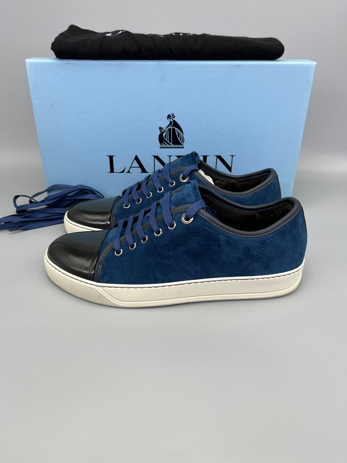 Handla Lanvin DBB1 Patent Cap Toe Blue online | Smidigt och enkelt på nätet - The Grand Archive |
