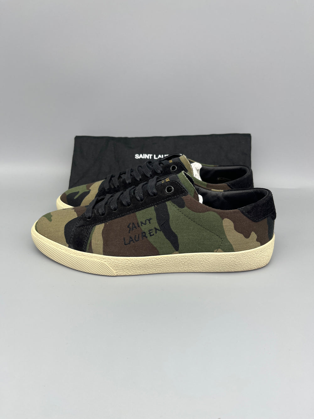 Handla Saint Laurent SL/06 Sneaker online | Smidigt och enkelt på nätet - The Grand Archive |