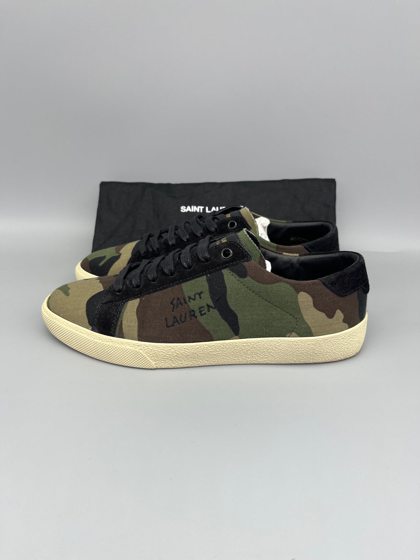 Handla Saint Laurent SL/06 Sneaker online | Smidigt och enkelt på nätet - The Grand Archive |