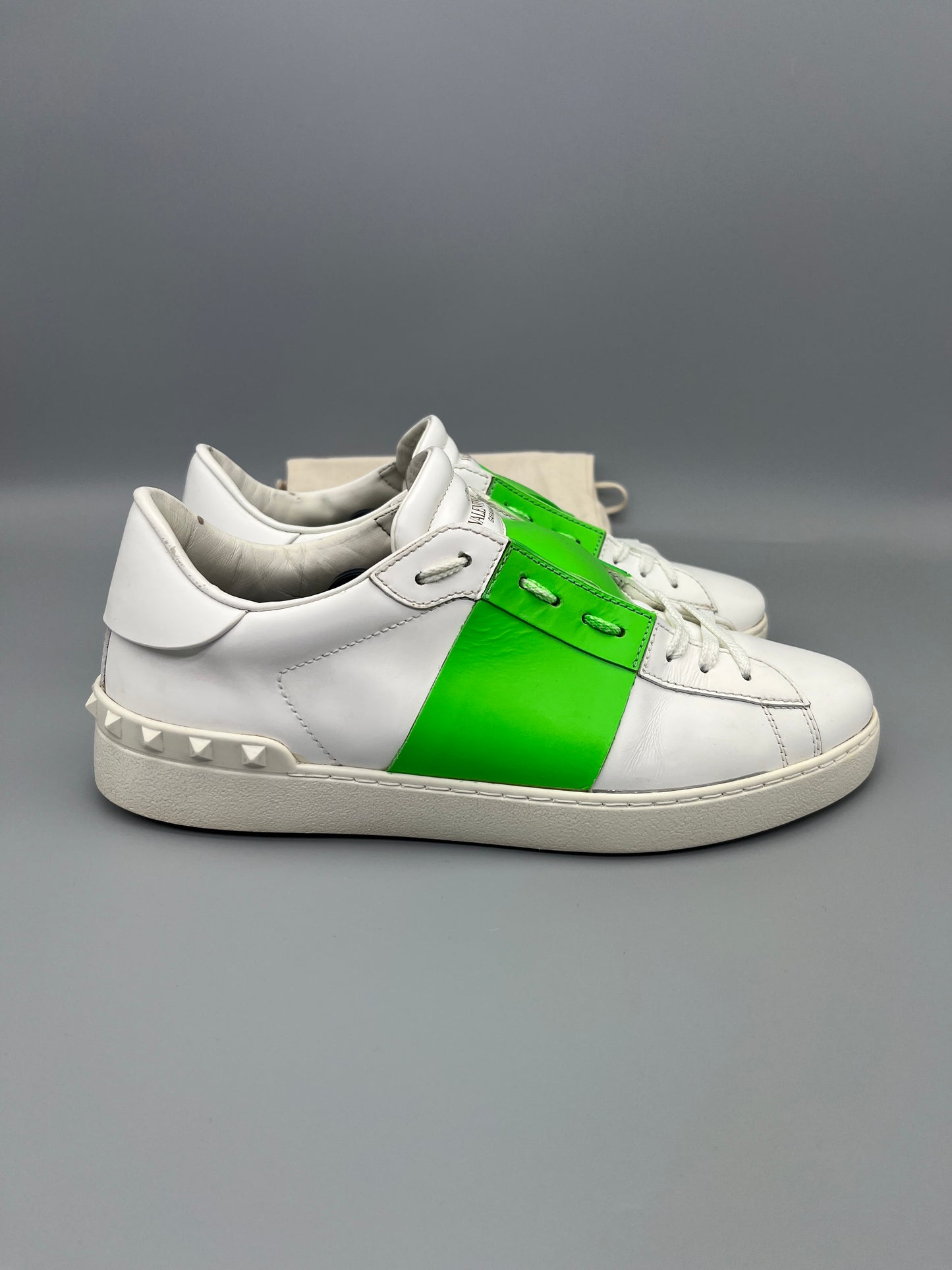 Handla Valentino Garavani Open Green online | Smidigt och enkelt på nätet - The Grand Archive |