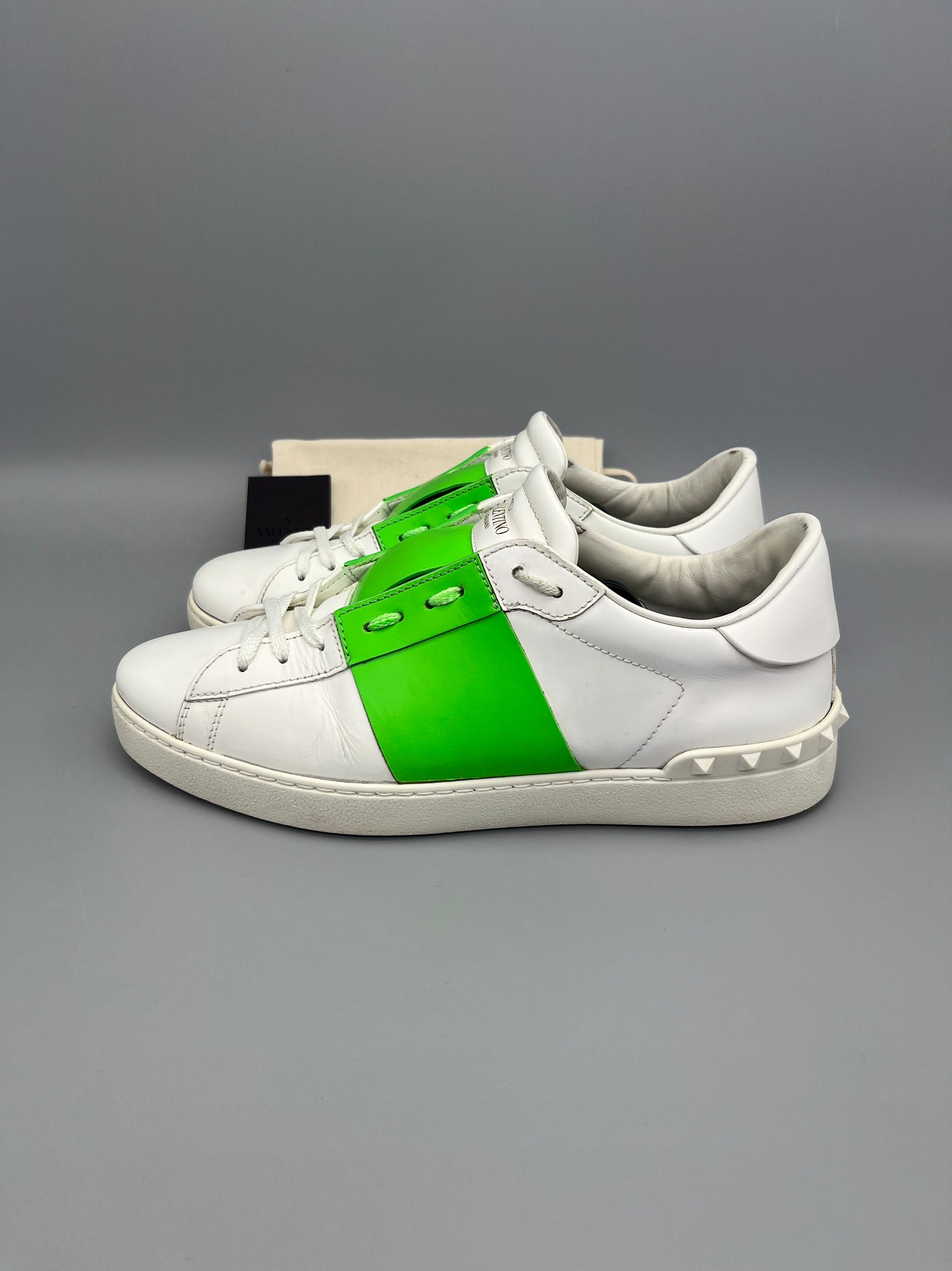 Handla Valentino Garavani Open Green online | Smidigt och enkelt på nätet - The Grand Archive |